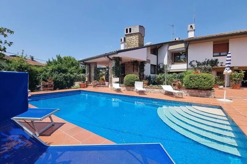 Villa Piazza, private solar heated pool,  walk to all facilities!  WIFI