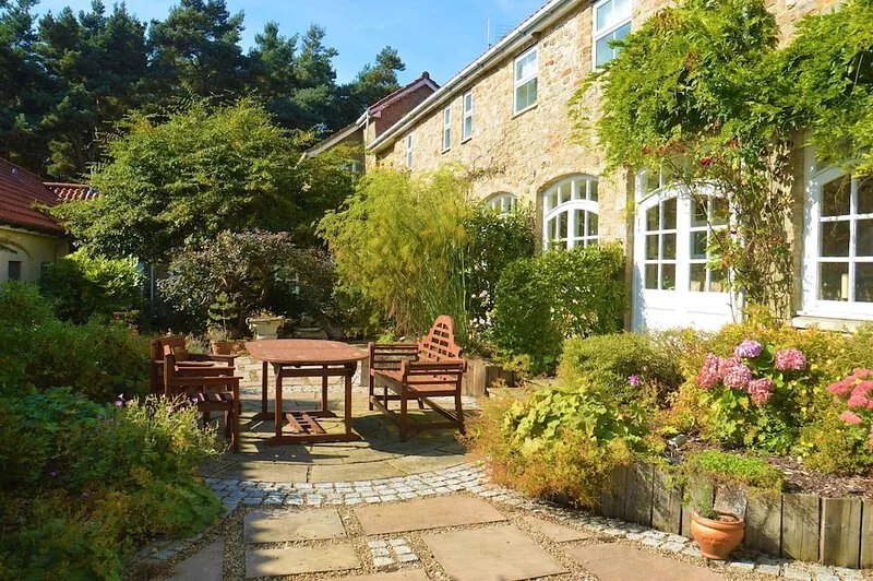 3 bed cottage  Dog/Cat FRIENDLY  on site fishing