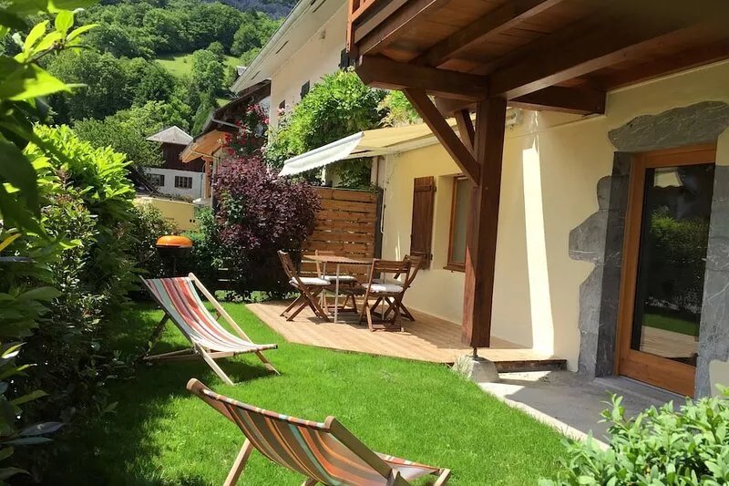 Village apartment on the ground floor at the edge of Lake Annecy