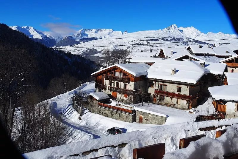 Peisey Vallandry Apartment for 9 in chalet 100m RM Lonzagne Paradiski