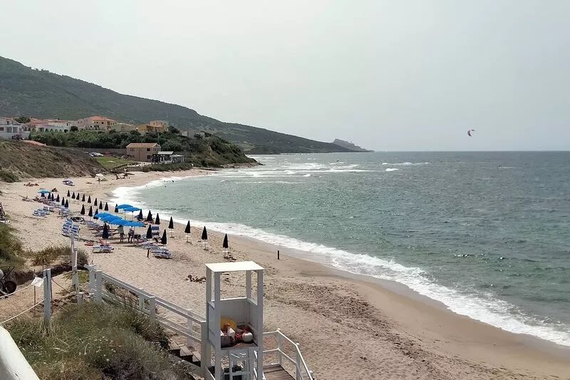Great Views and 10 min drive to beach or less!