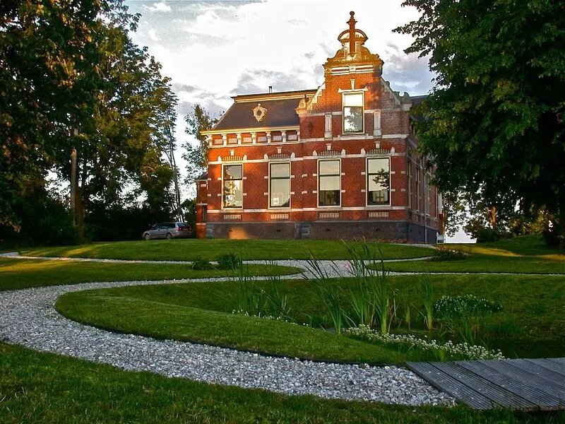 Completely renovated former coach house of villa “Hoeve Ceres” from 1898
