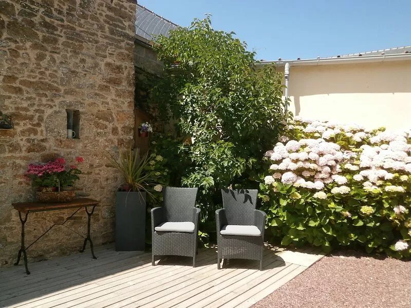 Renovated barn in quiet village 1 km from town and shops