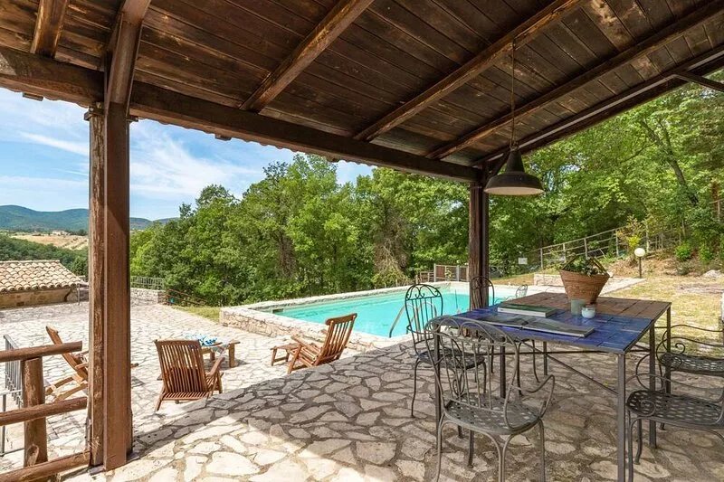 Villa Cipresso, 100% Private with A/C, pool and fantastic views