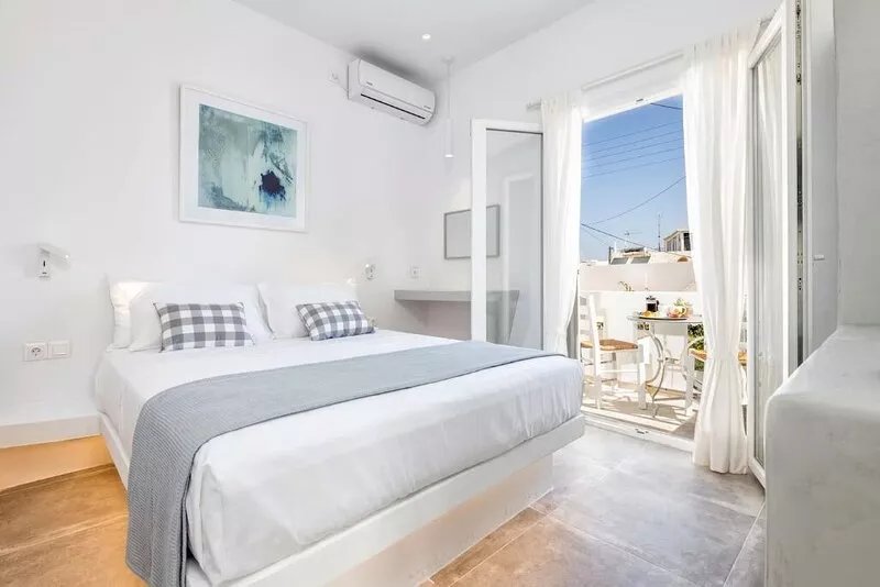 Room 11 * Pelican Paros in the Old Town!