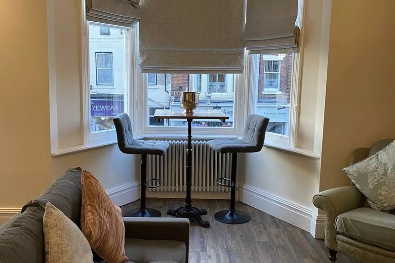 Boutique Apartment in great location with private parking