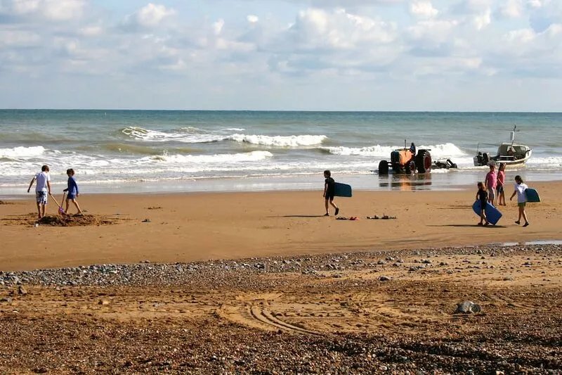 Romantic hideaway for two in coastal town - minutes from the sea