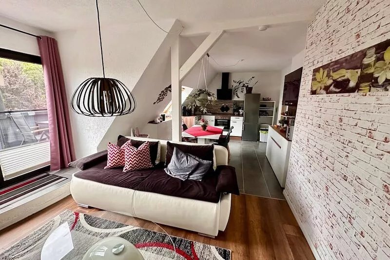 85 m² apartment, outskirts - 3 rooms, kitchen, bathroom, 15 m² south-west