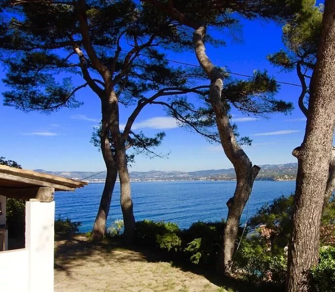 VILLA AT THE FRONT OF THE SEA - BEACH 50 meters away!