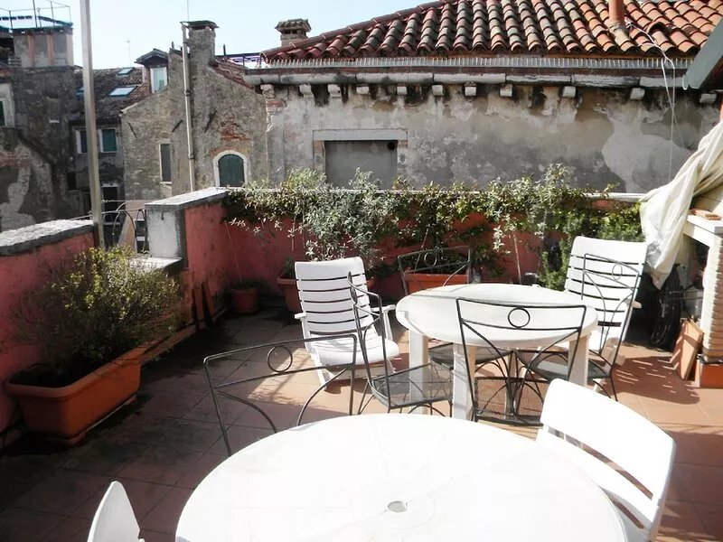 Top floor with large terrace furnished and flourished in Venice