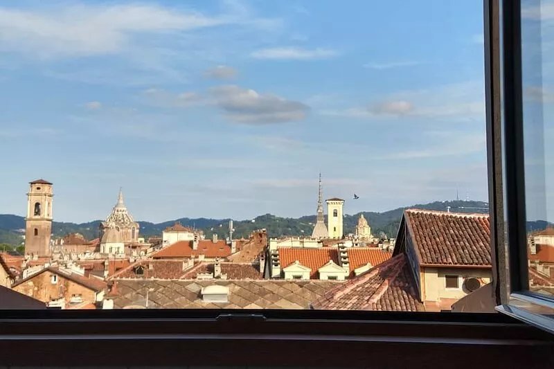 Light and relaxation in the Roman quadrilateral