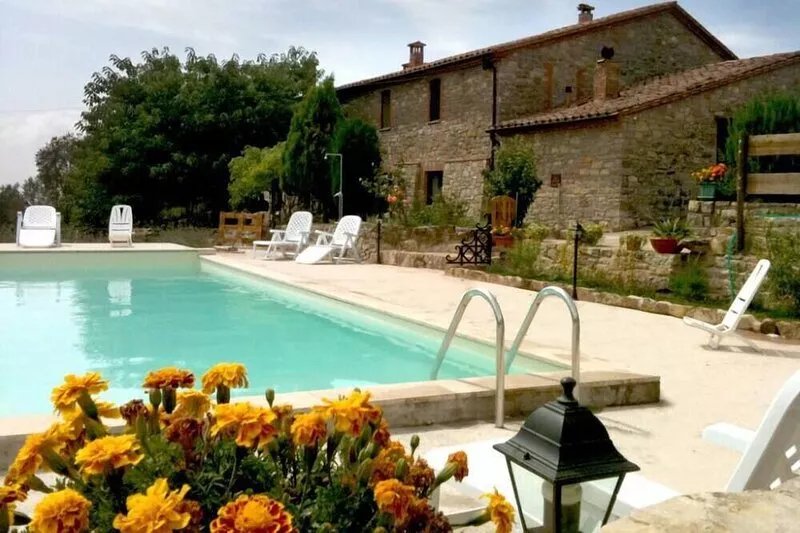 Cappannare, old farmhouse in the green hills of Umbria