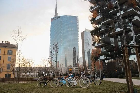 AllRide // Miles and Smiles in Milan