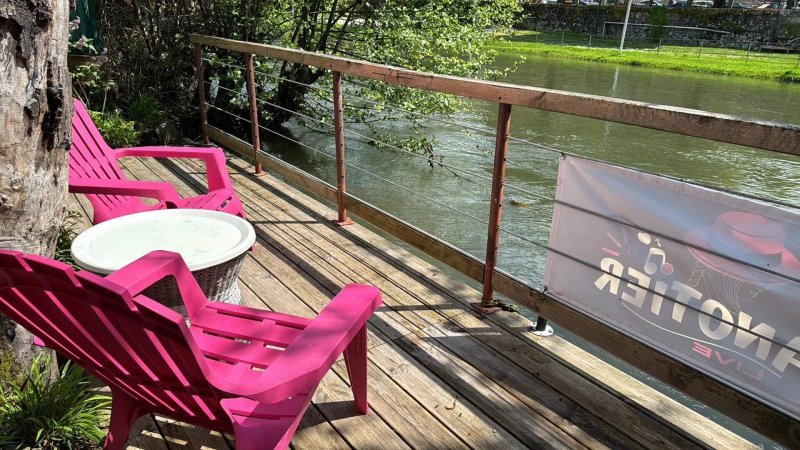 Le Canotier Live