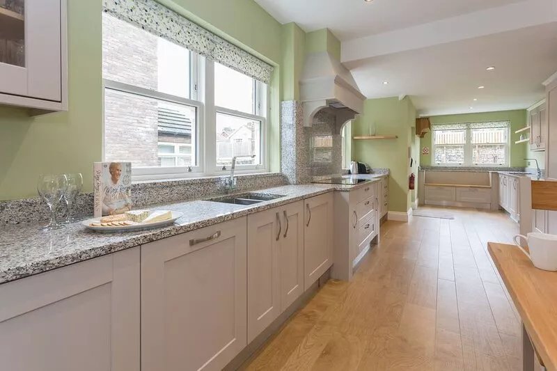 Aitken House - sleeps 10 guests  in 5 bedrooms