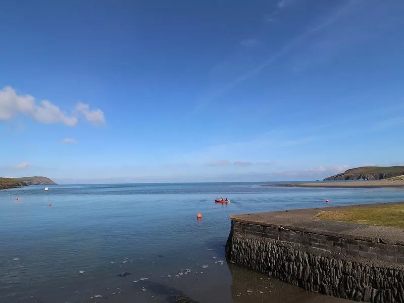 MIDDLE COTTAGE, pet friendly, with a garden in Newport, Pembrokeshire
