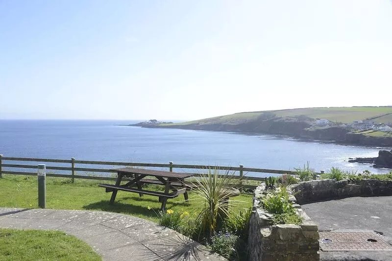 Treloen Apartment 3 - Clifftop Apartments in Mevagissey with 'Wow' seaviews