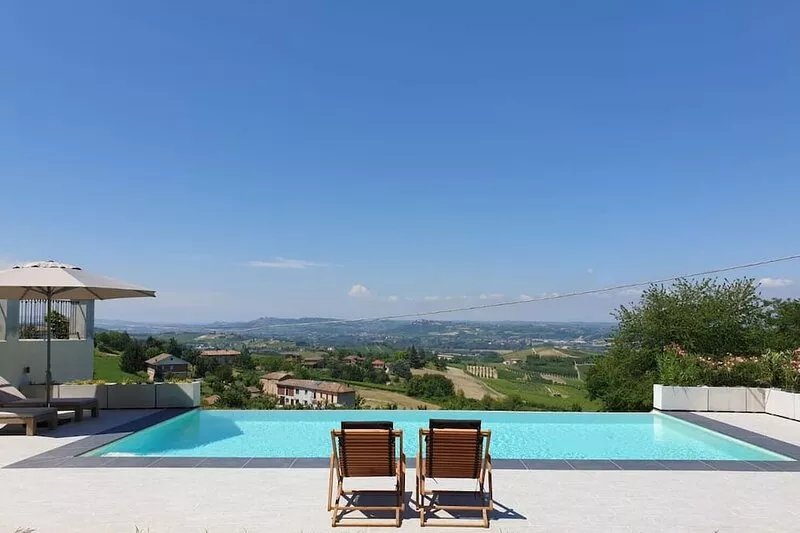 Luxurious, spacious detached country house, splendid views, private pool