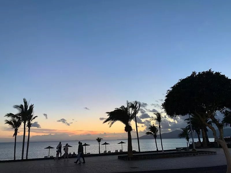 Location, location - stunning 2 bed Vacation rental (VV) with sea views and pool