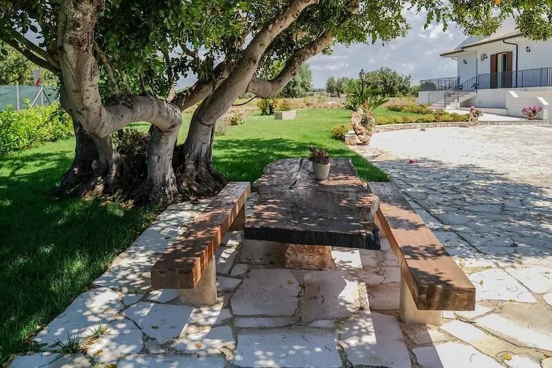 Villetta Bianca - Three Bedroom Villa, Sleeps 8