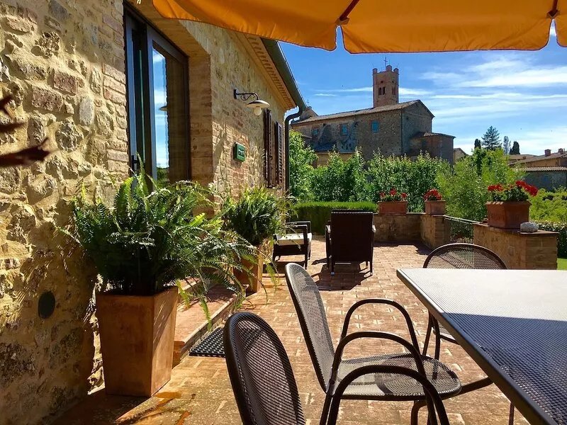 Panoramic and Charming Villa with Private  Garden in Tuscany