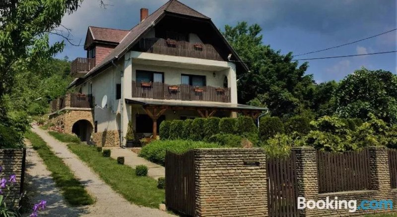 Gyöngyház Apartman