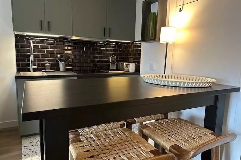 This condominium is a 1 bedroom(s), 1 bathrooms, located in Beausoleil , AL.