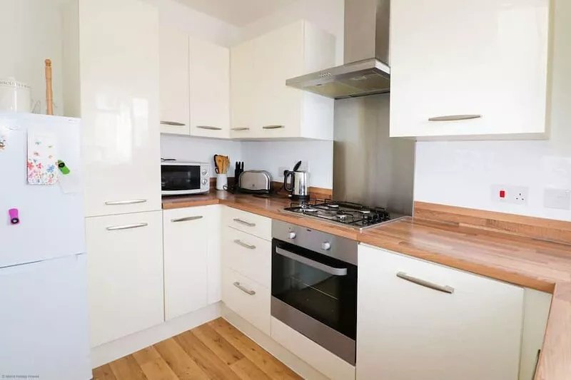 Tennyson Cottage -  a house that sleeps 4 guests  in 2 bedrooms