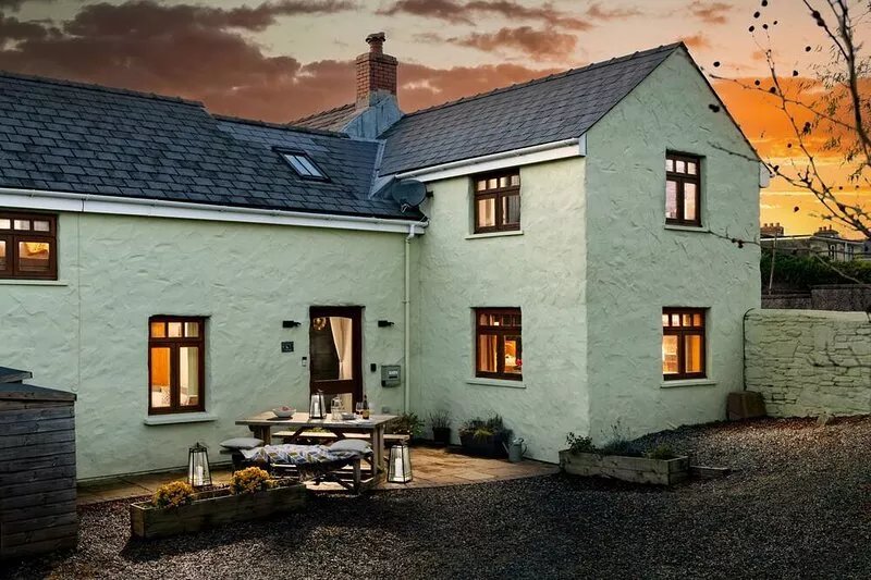 Former Barn in quiet hamlet in Pembrokeshire