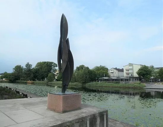 Statyn ''Tradet''