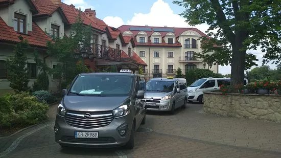 TaxiVan24