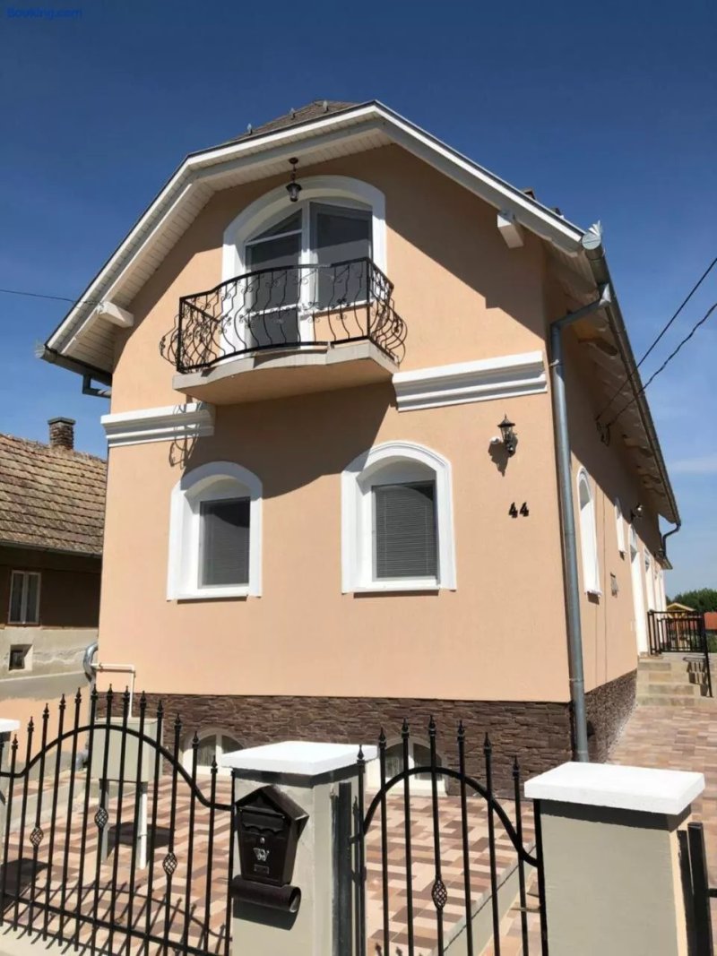 Deluxe Apartments