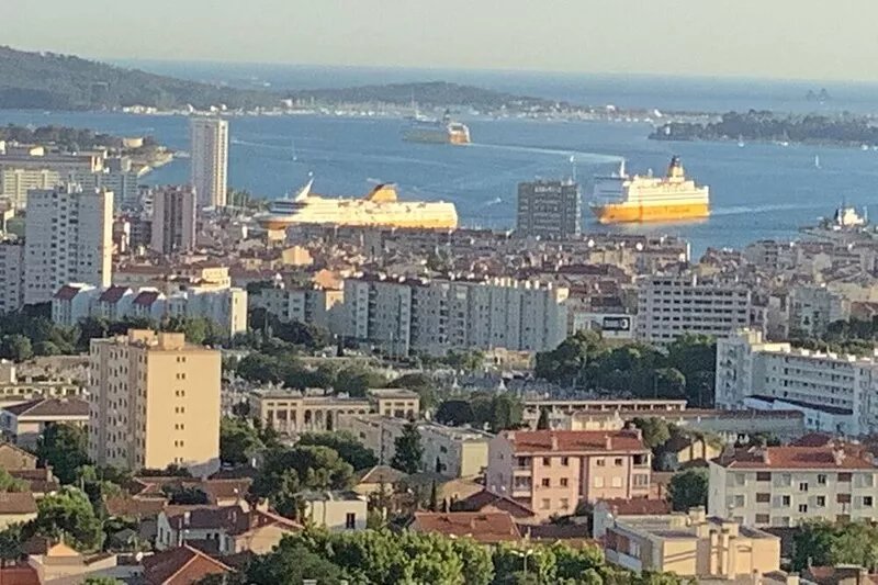 VILLA 140m² with swimming pool for 6/8 people, overlooking Toulon harbor,