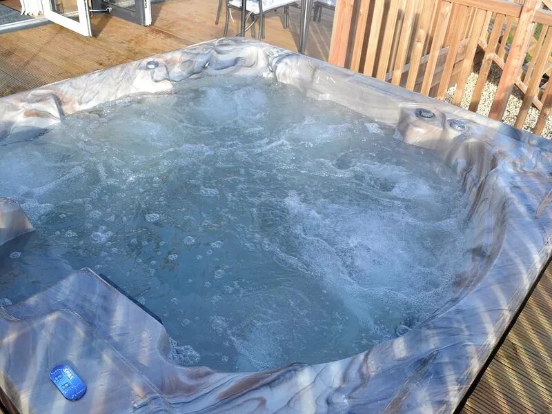 Sparrowhawk Luxury Lodge with Sauna and Hot Tub