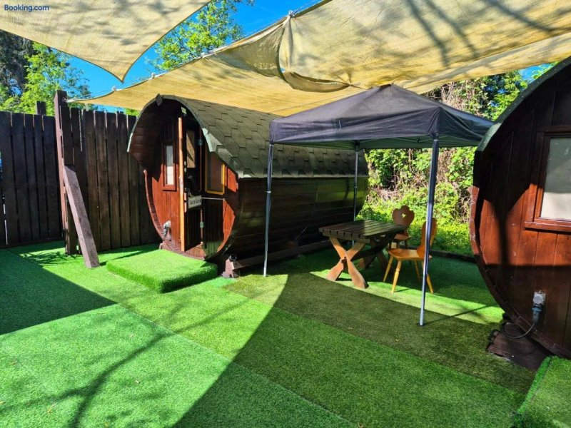 Mini Hotel Ubernachten Im Gurkenfass