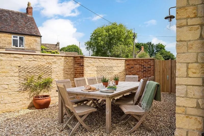 Luxury Accommodation in The Cotswolds with gym and cinema