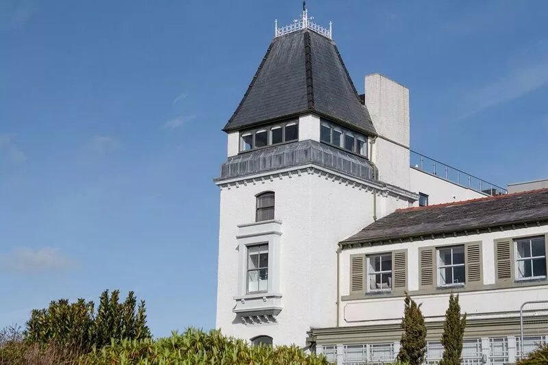 THE MOORINGS, country holiday cottage, with a garden in Deganwy