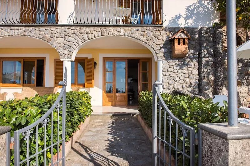 Villa Savina - Elegant Family Villa Overlooks Amalfi Coast