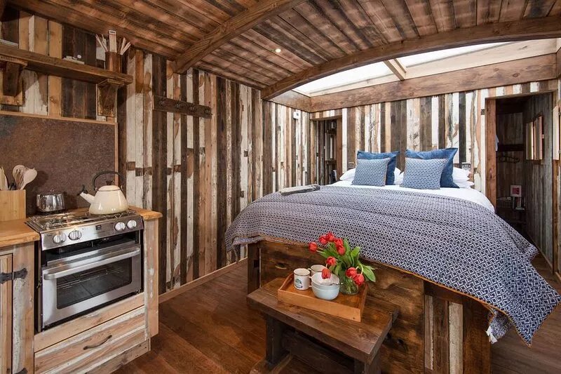 The Sandpiper - sleeps 4 guests  in 2 bedrooms