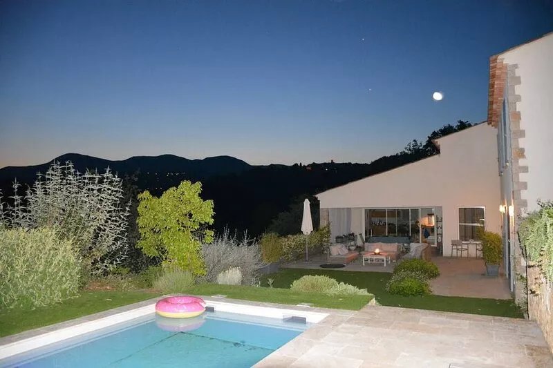 Peaceful designed modern villa nestles in St Paul de Vence