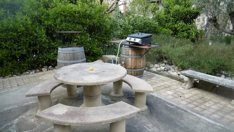 Garden Apartment: AC, spacious, 2 BEDROOMS garden