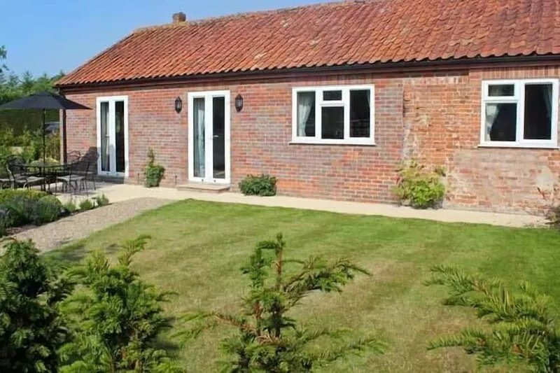 MOAT FARM COTTAGE, family friendly, with a garden in Wood Dalling