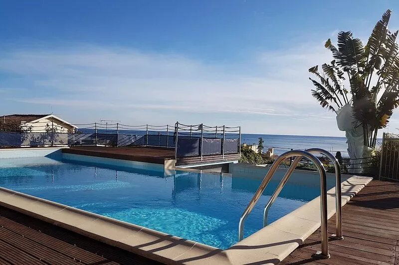 Indulge yourself in a luxurious apartment close to the beach.