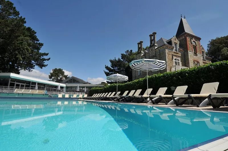 Comfortable T2 in Wooded Park with swimming pool Near Beach