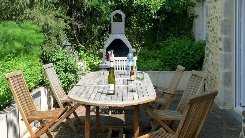La Goupillère, farmhouse and extensive grounds in tranquil country setting