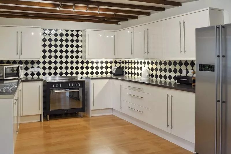 4 bedroom accommodation in Standon