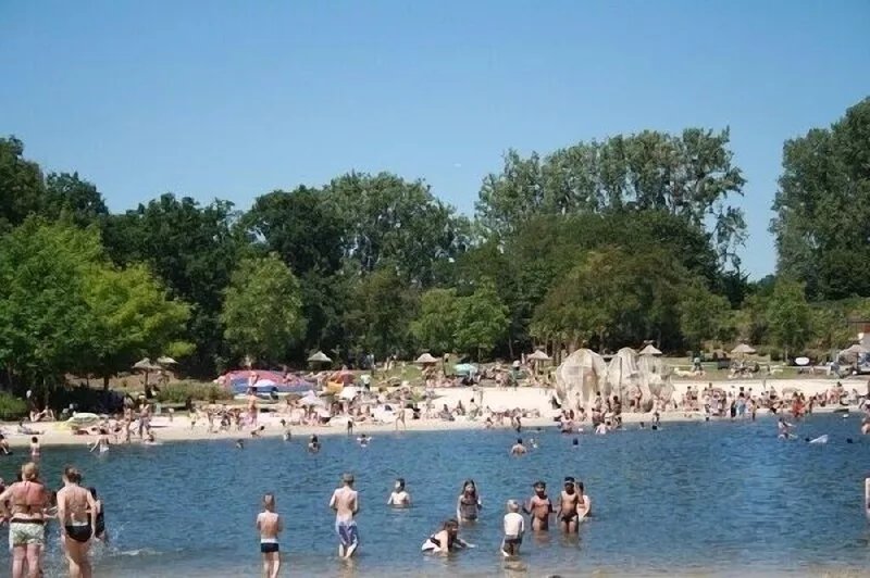 Very quiet country village pavilion, 5 minutes from the RER A, 40 minutes from