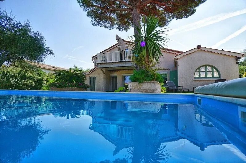 APARTMENT GROUND FLOOR, HEATED POOL, CLOSE TO BEACHES, QUIET AREA.