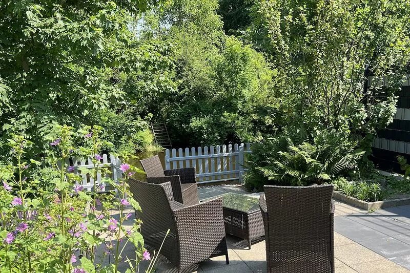 Beautiful vacation home directly on the canal