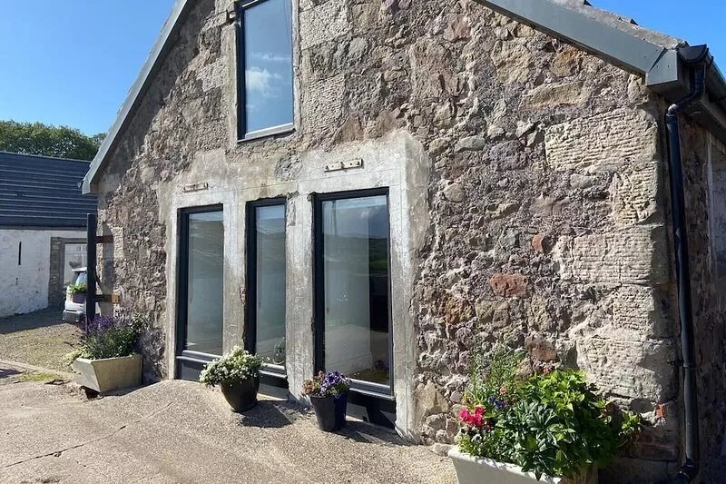 Stylishly converted Dairy Parlour/cottage on rural farm